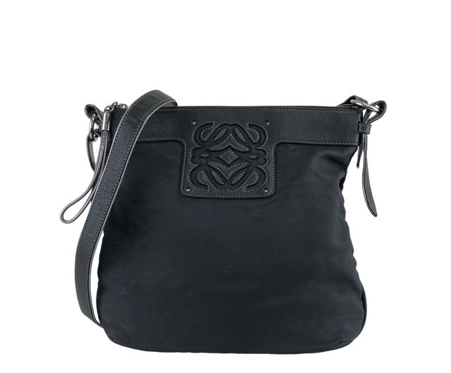 【ヴィンテージ品】LOEWE ロエベ ショルダーバッグ 黒 日本直送 名牌中古包 】LOEWE ロエベ ショルダーバッグ ブラック