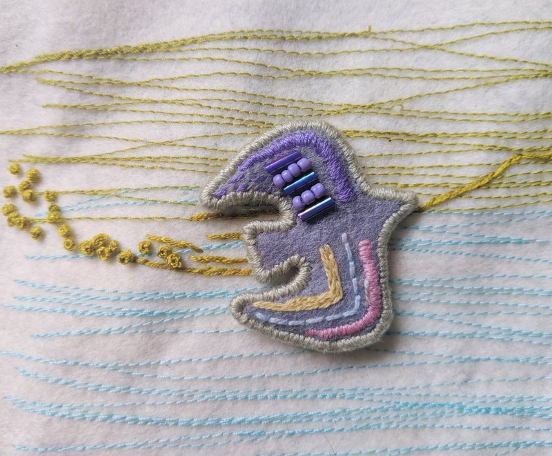 【山川湖泊飛鳥】 手工刺繡/手作胸針 - 胸針 - 繡線 
