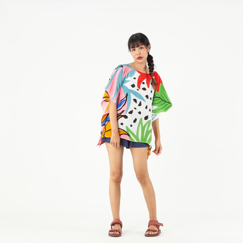 Poncho Blouse Cotton Silk Hand Painted for Summer resort - 女上衣/長袖上衣 - 棉．麻 白色