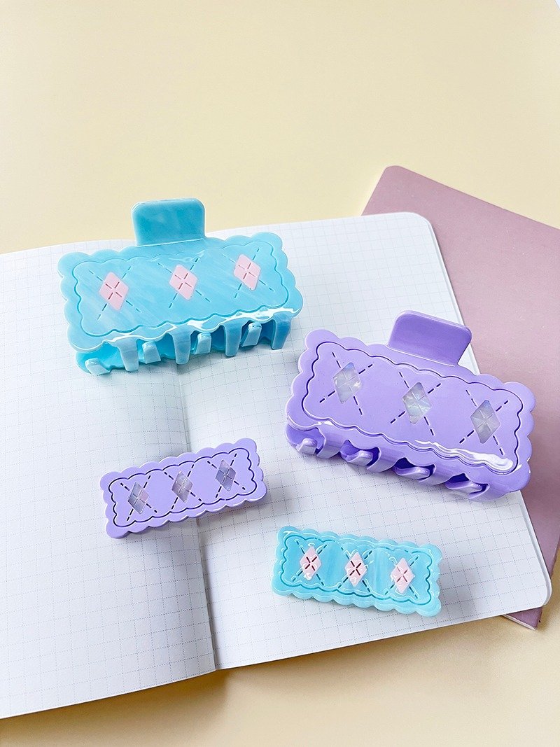 Diamond biscuit shaped hairpin - Hair Accessories - Other Materials 