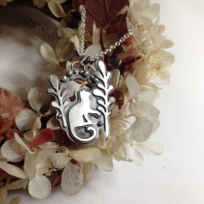 Handmade Silver Silhouette Cat Necklace Gift For Her Friend Cat Lover Birthday - สร้อยคอ - โลหะ สีเงิน