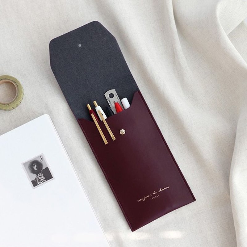 ICONIC staff simple simple solid color leather pencil case - calm wine red, ICO51531 - กล่องดินสอ/ถุงดินสอ - หนังเทียม 