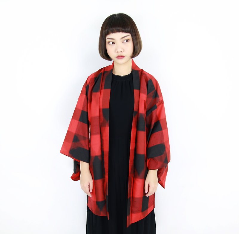 Back to Green :: Japan to bring back and serve feathers red and black irregular large checkered men and women can wear / / vintage kimono (KI-62) - Women's Casual & Functional Jackets - Other Materials Red