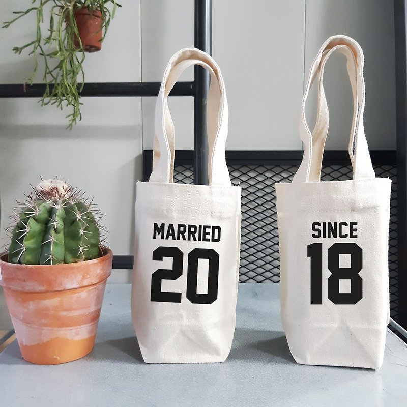 客製 結婚年份 MARRIED SINCE 帆布 飲料提袋 禮物 夫妻 情人 - 杯袋/飲料提袋 - 棉．麻 白色