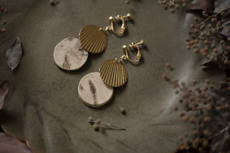 Tao│Pottery Series-Double-layered Round Pottery-Pleated - Earrings & Clip-ons - Pottery Brown