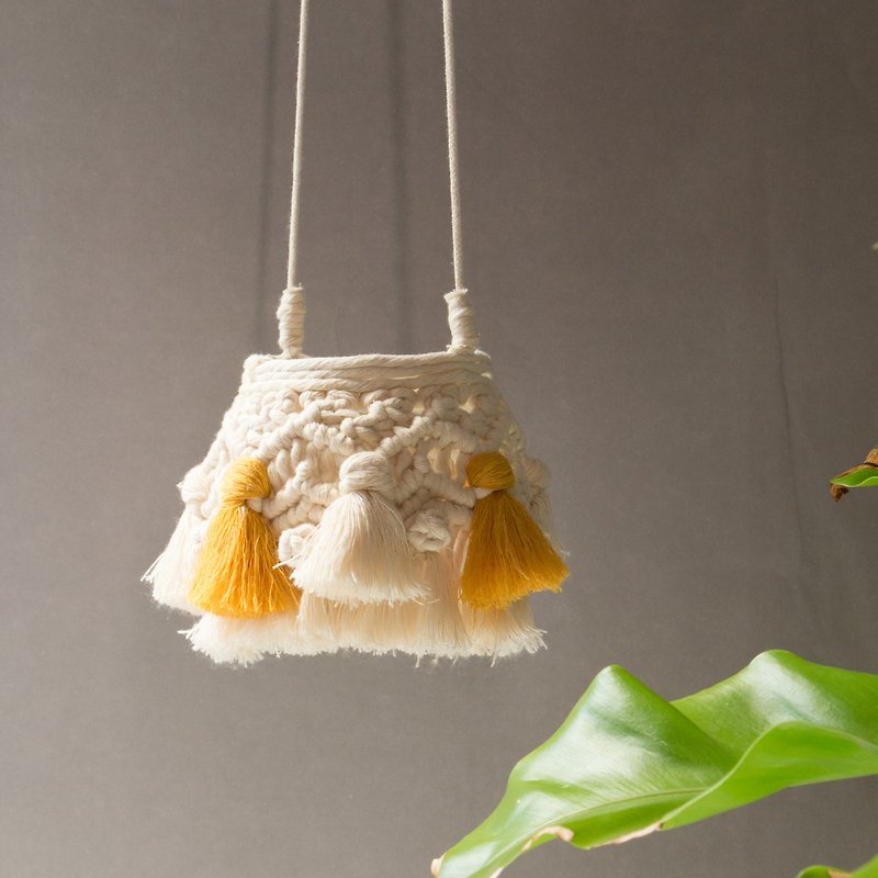 Bohemian macrame two-tone tassel woven hanging candle holder - โคมไฟ - ผ้าฝ้าย/ผ้าลินิน 