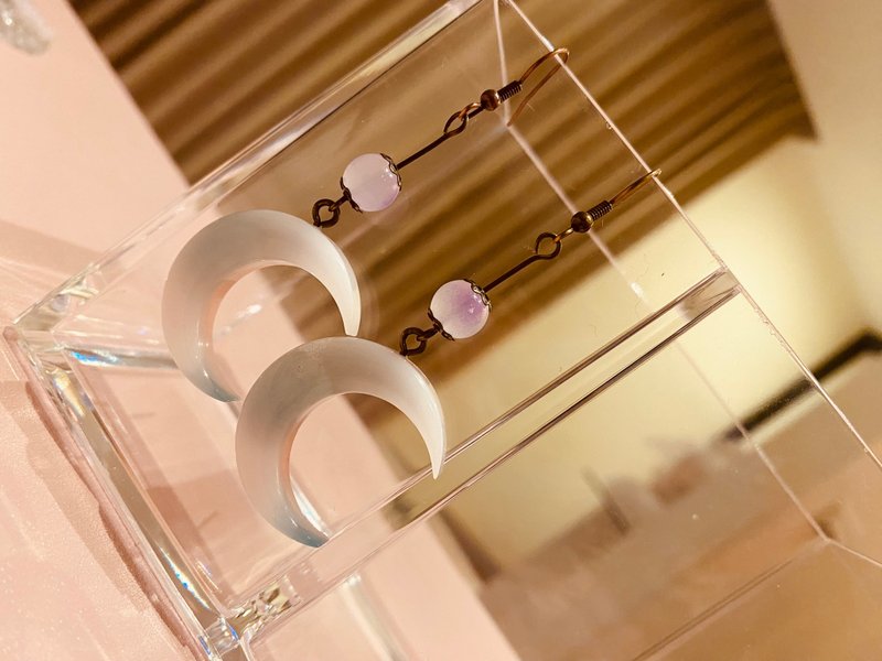 Moon Time Earrings - ต่างหู - เรซิน หลากหลายสี