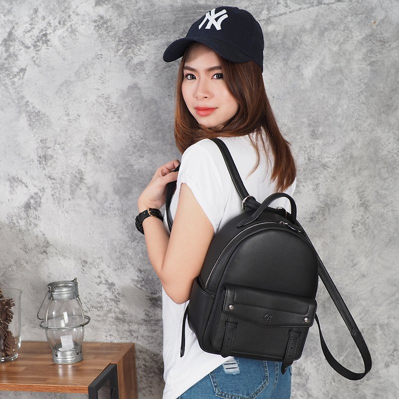EMMA backpack (Black) : leather backpack - กระเป๋าเป้สะพายหลัง - หนังแท้ สีดำ