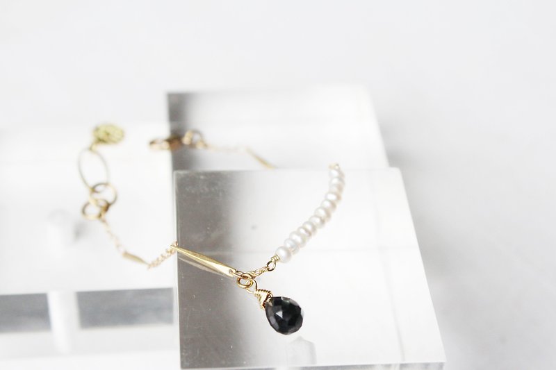 【JULY-birthstone-Spinel】pearl design smile series design bracelet (adjustable) - Bracelets - Gemstone Black