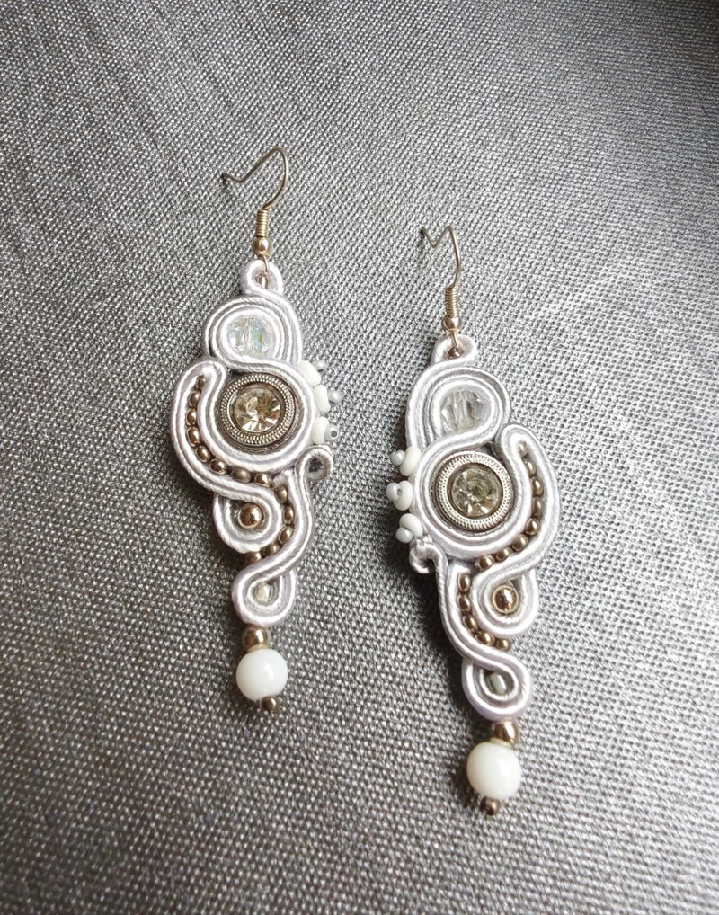 White Earrings, Wedding Bridal Earrings, soutache embroidered jewelry - 耳環/耳夾/耳骨夾 - 其他材質 