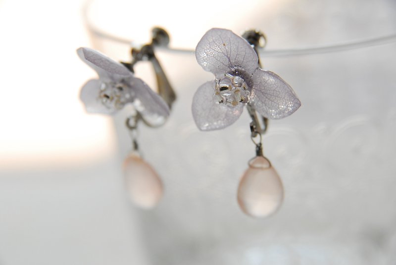 Hydrangea and chalcedony earrings - Earrings & Clip-ons - Semi-Precious Stones Purple
