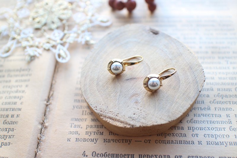 雪妃-施華洛珍珠 黃銅耳環-針式 夾式 - 耳環/耳夾 - 其他金屬 