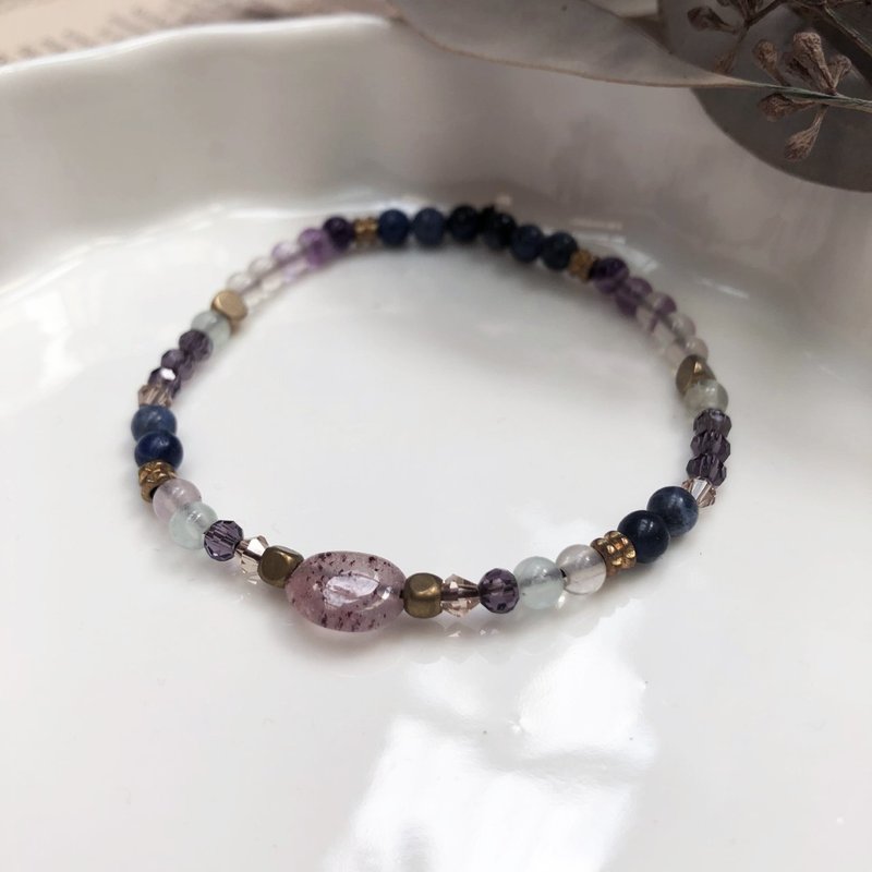 Immature Stone strawberry crystal bracelet - ต่างหู - เครื่องเพชรพลอย หลากหลายสี