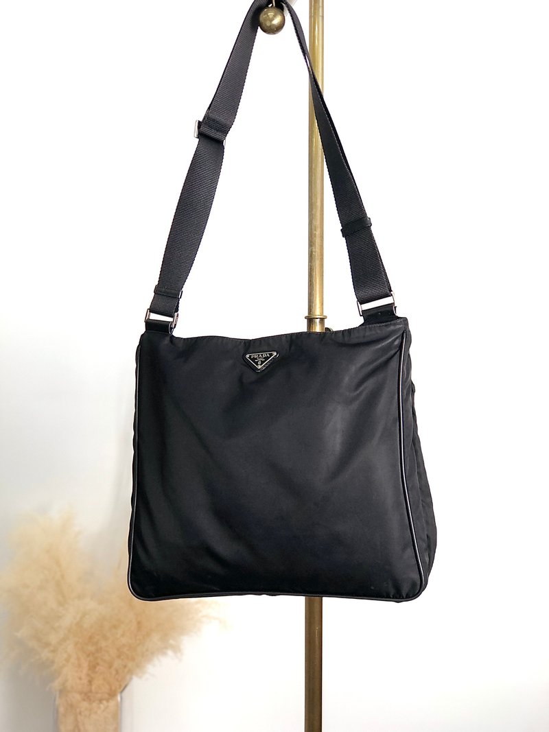 【 日本直送　名牌中古包 】PRADA プラダ ショルダーバッグ ブラック トライアングルロゴ ナイロン マルチポケット vintage オールド 4dj5cv - 側背包/斜背包 - 尼龍 黑色