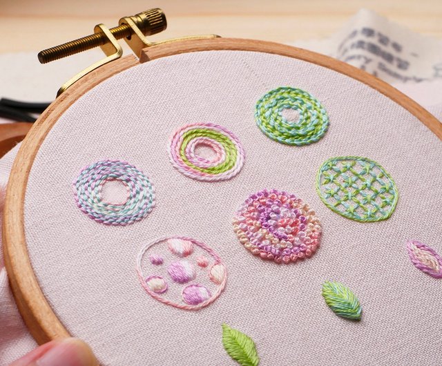 Workshop(s)】(August Class) Basic Embroidery Flower Ideas and Stitches  Flexible Combination Using Gradient Layers of Flowers and Leaves to Express  the Basics of Composition - Shop woyi Knitting / Felted Wool / Cloth 