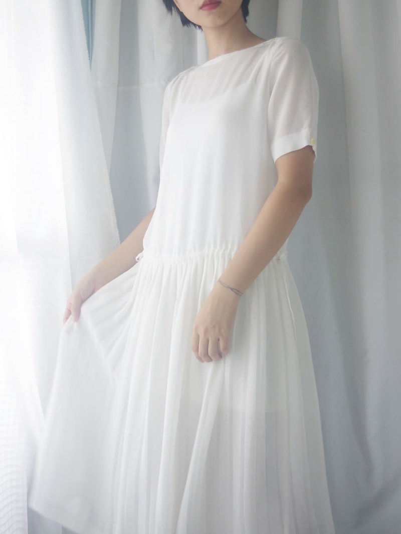 尋寶古著-仙氣白雪紡百摺一字領洋裝 - 洋裝/連身裙 - 其他人造纖維 白色