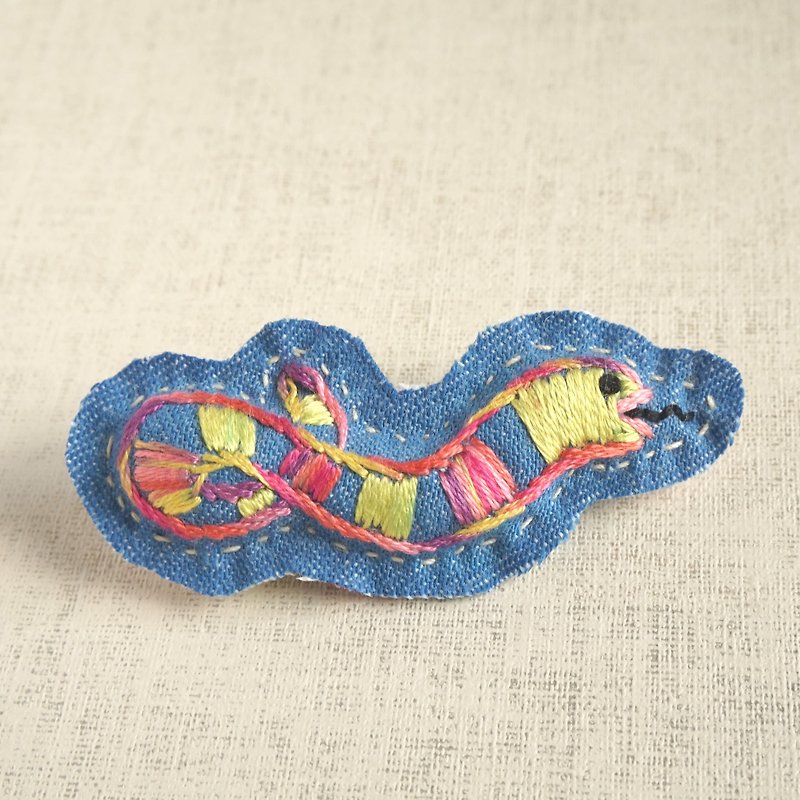 the oriental zodiac brooch with hand embroidery "snake" [order-receiving production] - เข็มกลัด - งานปัก สีน้ำเงิน
