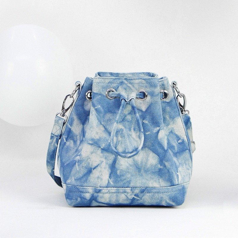 Limited sale hand-dyed tie-dyed blue-dyed canvas bucket bag small dual-use side back/portable 2 colors available - Messenger Bags & Sling Bags - Cotton & Hemp Blue