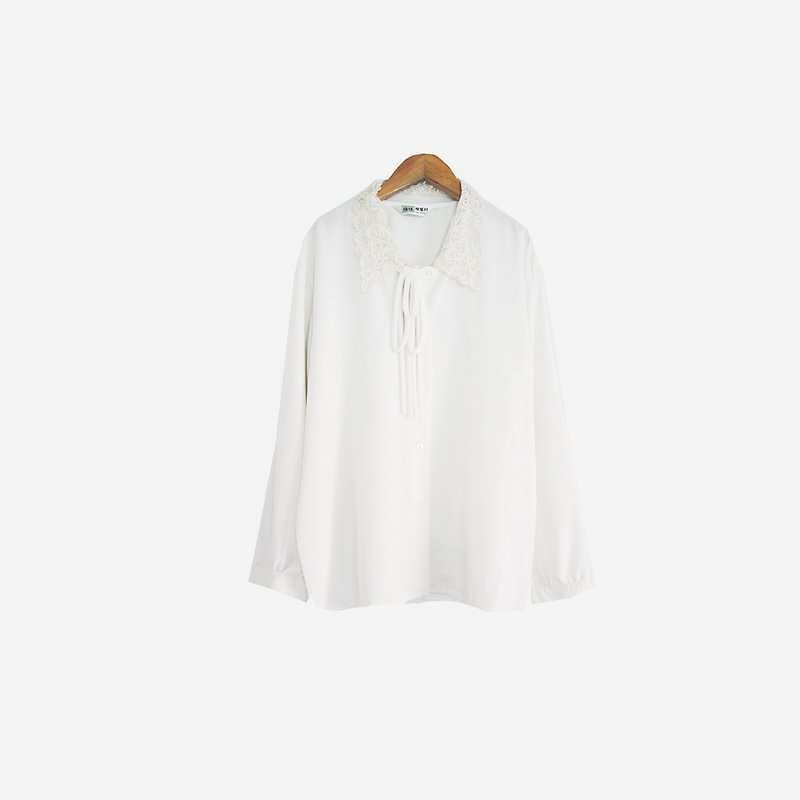 Dislocated vintage / lace embroidered tie shirt no.677 vintage - Women's Shirts - Polyester White