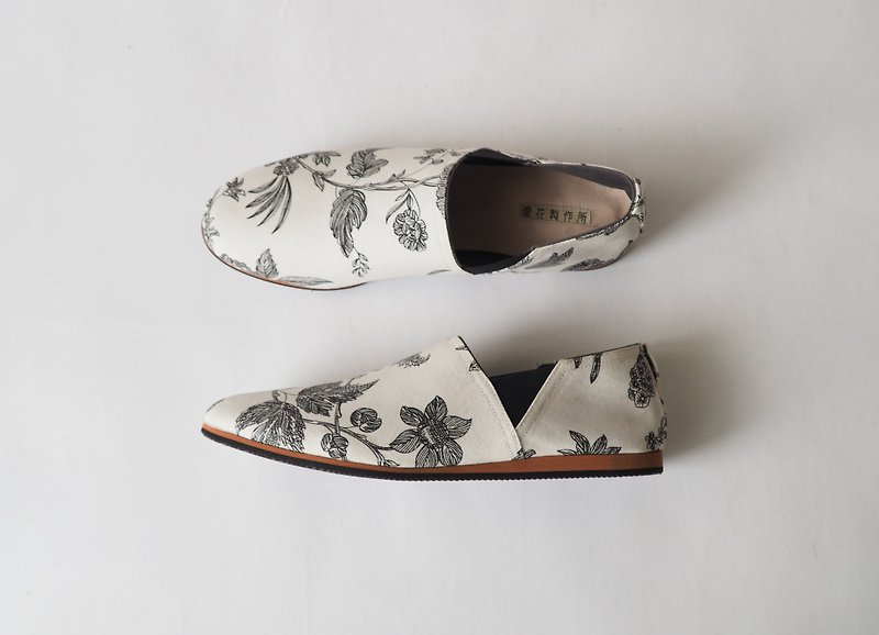 Love flower light shoes-white flowers - Men's Casual Shoes - Cotton & Hemp White