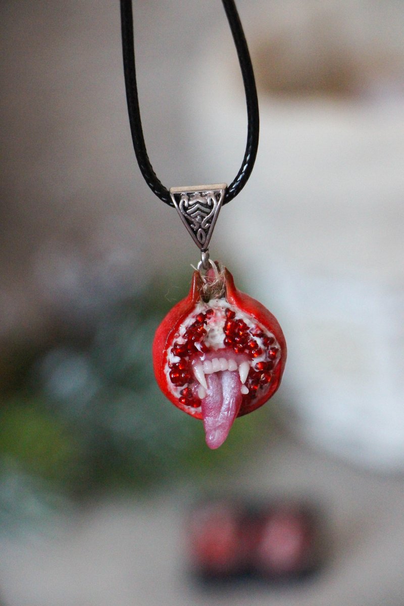 Toothy pomegranate pendant Gothic jewelry - สร้อยคอ - ดินเหนียว สีแดง