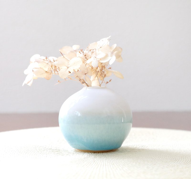 水色と白釉のかけ分け一輪挿し - 花瓶/花器 - 陶 藍色