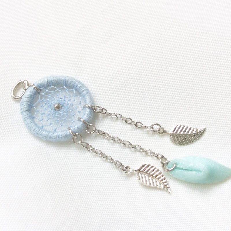 Blue solidify ribbon flower petal dreamcatcher necklace - สร้อยคอ - งานปัก สีน้ำเงิน