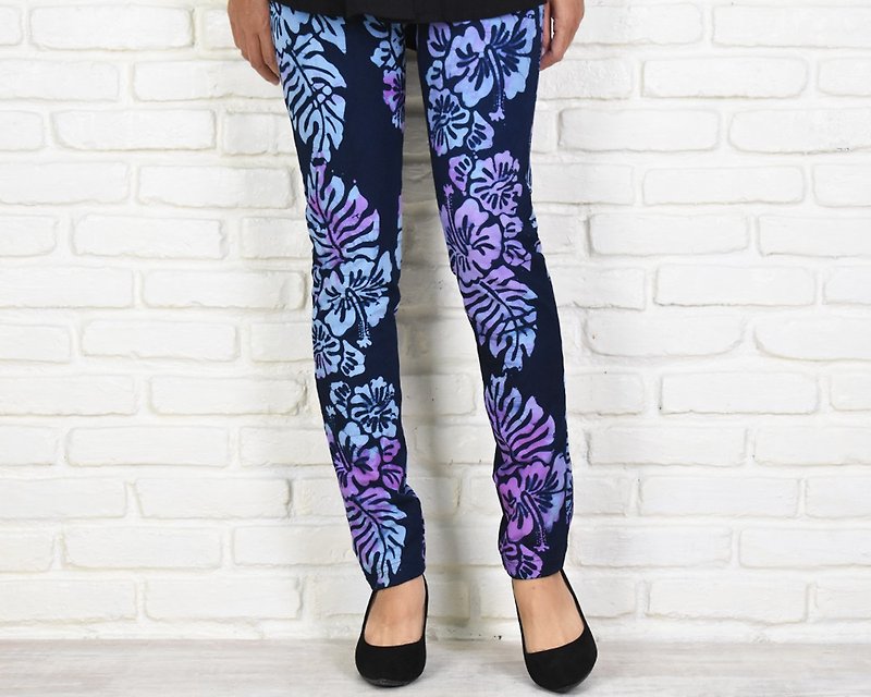Superb wearing comfort Hibiscus pattern wax dyed skinny straight stretch long pants - กางเกงขายาว - วัสดุอื่นๆ สีน้ำเงิน