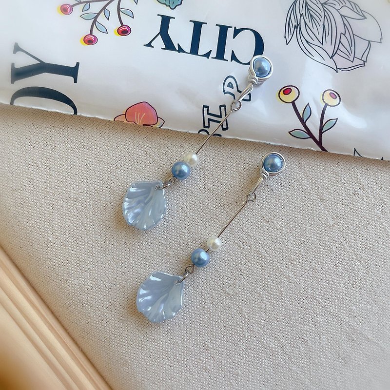 Painless Clip-On/ Sky Blue Shell Petals - Earrings & Clip-ons - Other Metals Blue