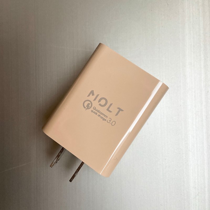 塑膠 行動電源/充電線 卡其色 - MOLT QC3.0 可變電壓 24W極速充電器 | 各國安規認證