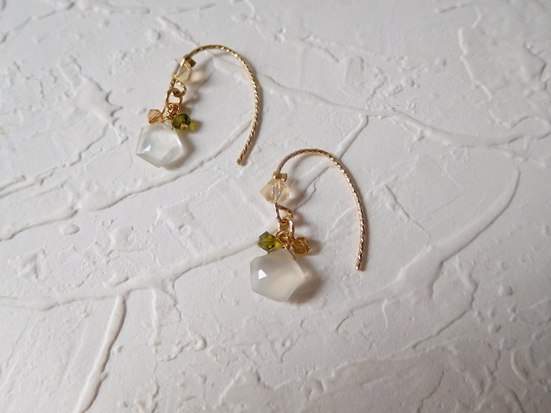 The 14K gold texture hook-type pentagonal star moonstone crystal earrings cannot be changed. - Earrings & Clip-ons - Other Materials Khaki