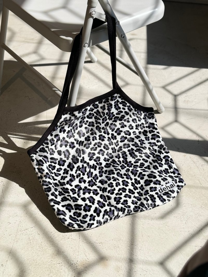 Leopard Shoulder Bag - กระเป๋าถือ - ขนแกะ 