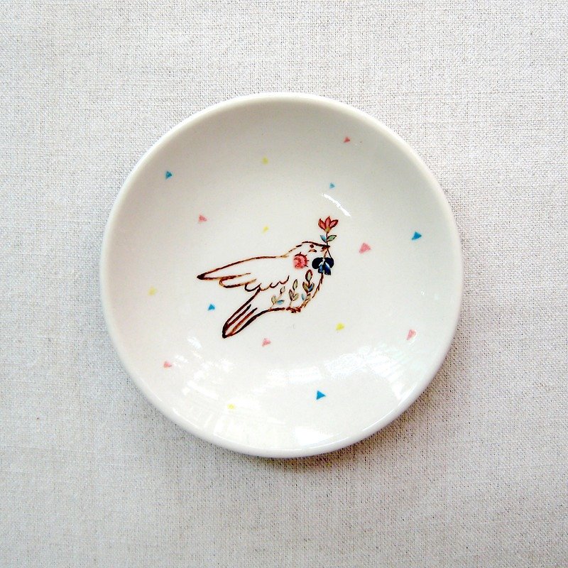Love birds hand-painted porcelain saucer ─ (blue section) - จานเล็ก - เครื่องลายคราม หลากหลายสี