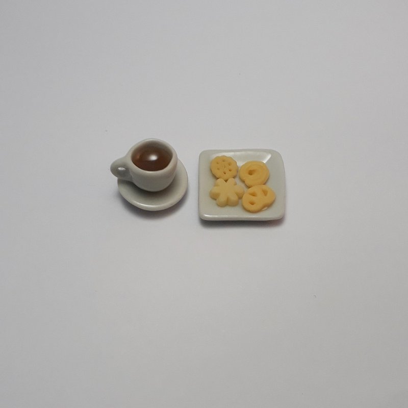 Break Time Tea Cookies hot drink Food Miniature Dollhouse collectible - 擺飾/家飾品 - 黏土 金色