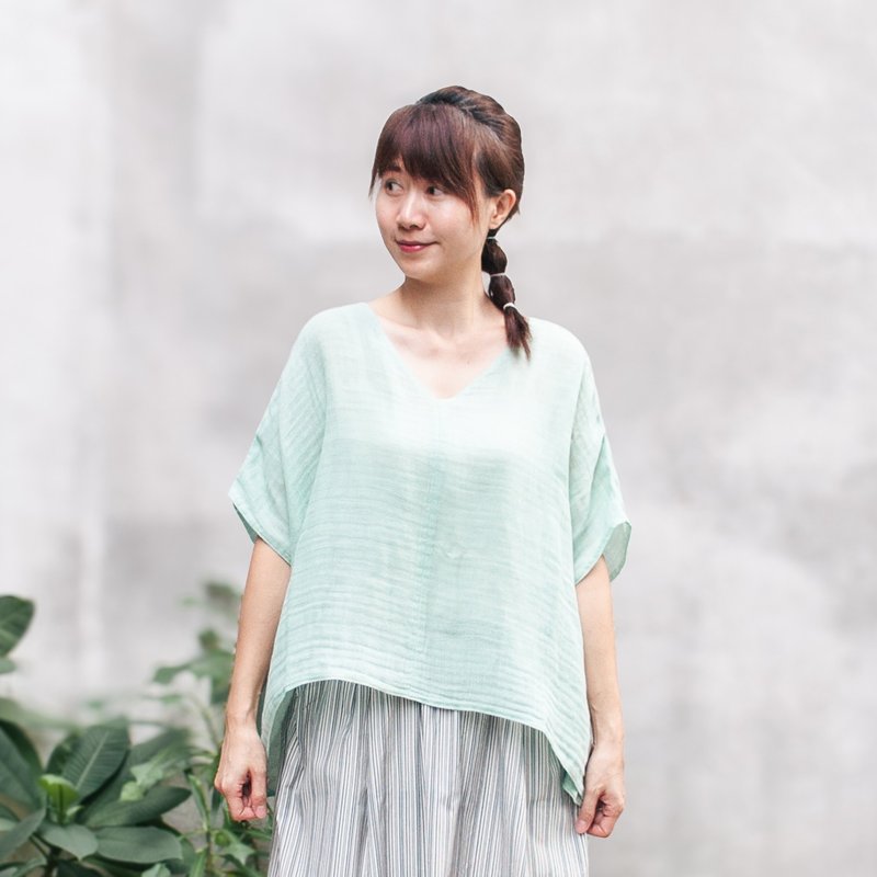 奈良紗_晨風V領方方上衣_青磁 - 洋裝/連身裙 - 棉．麻 綠色