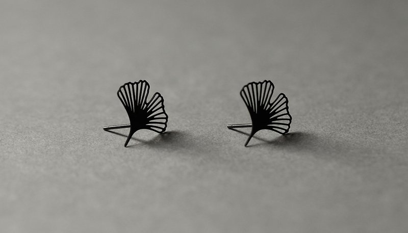 黑銀杏耳環XS  Ginkgo Earrings-XS (Black) - 耳環/耳夾 - 其他金屬 黑色