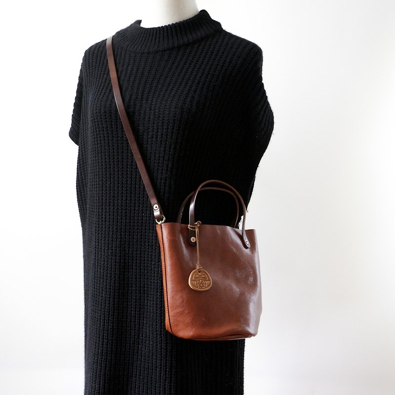 Luxury cowhide crossbody shoulder bag 2Way bag Brown with pouch bag - กระเป๋าแมสเซนเจอร์ - หนังแท้ หลากหลายสี