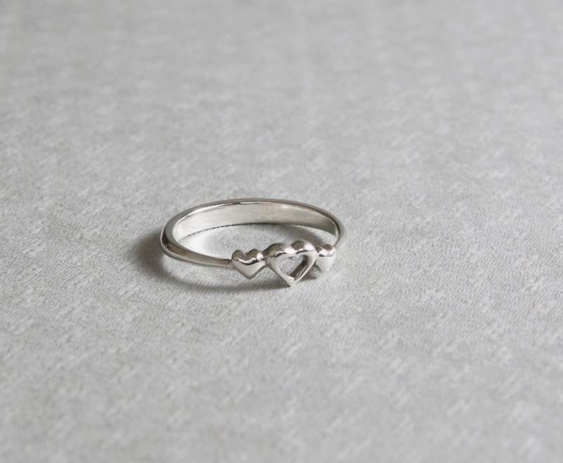 愛 陪伴 幸福  愛心戒指  手作925純銀 - 戒指 - 純銀 銀色