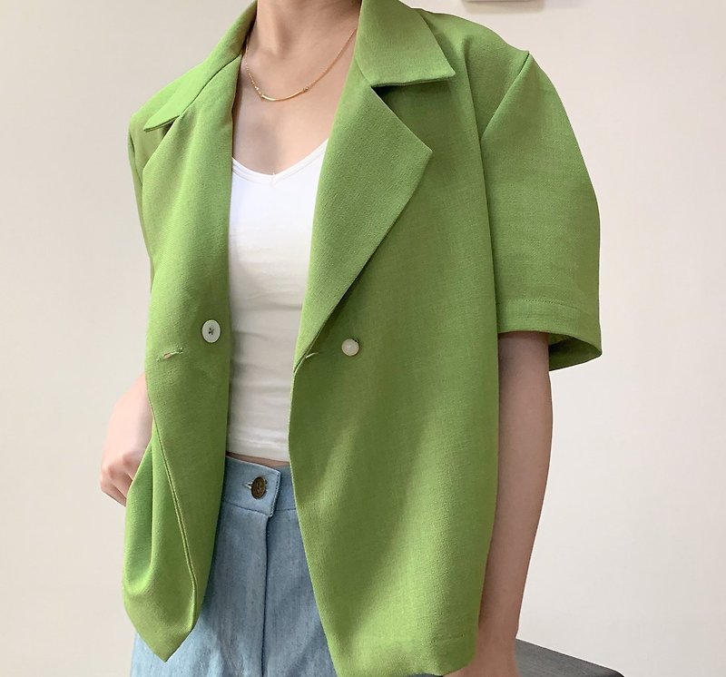 珍珠扣短版西裝外套 - 酪梨綠 - 女西裝外套 - 棉．麻 綠色