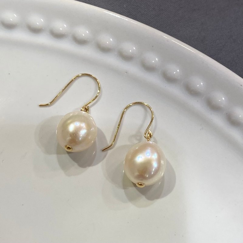 【K18 GOLD F/WATER PEARL】18金 10mm 淡水 バロックパール フック ピアス 　 18KP11　6月誕生石 【SOLID GOLD】 - 耳環/耳夾/耳骨夾 - 其他金屬 白色