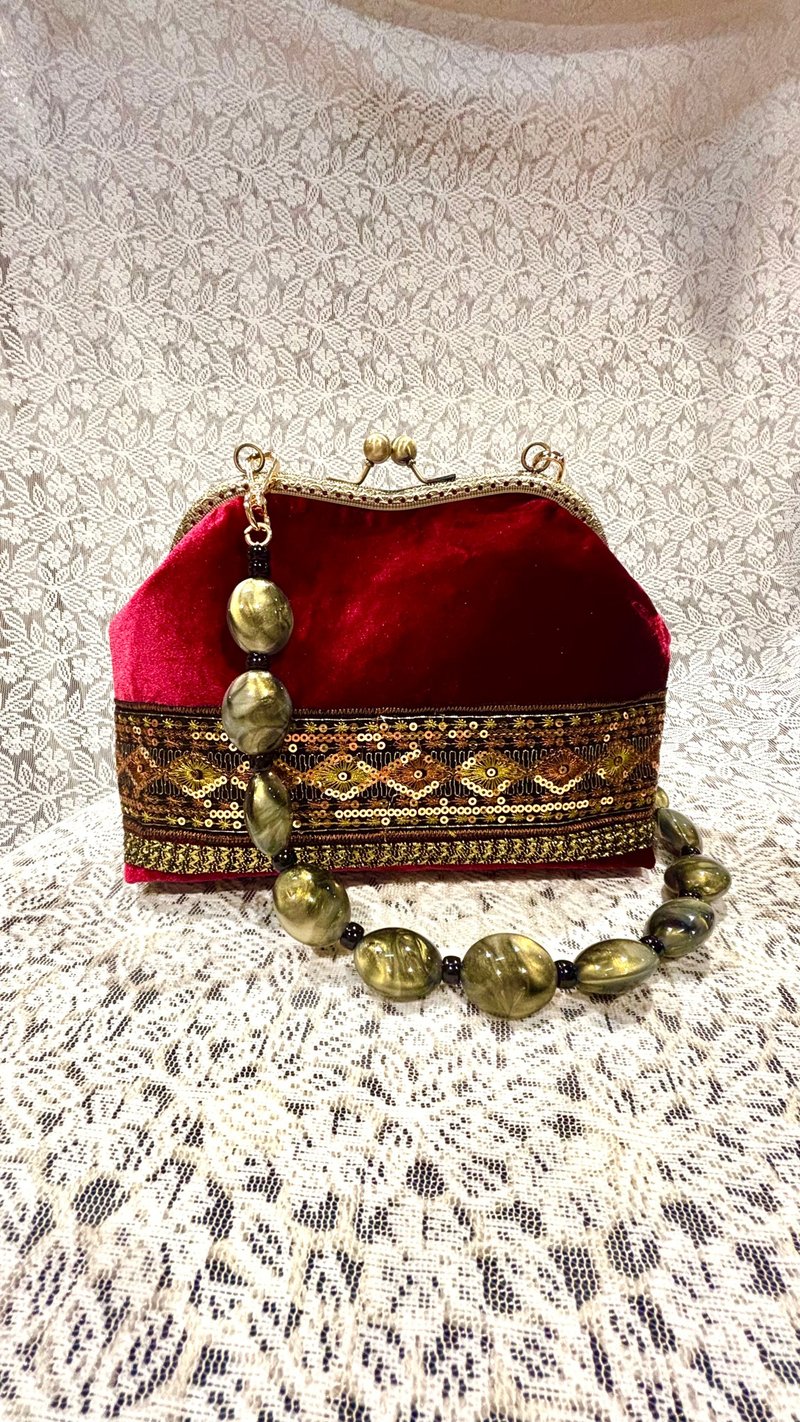 MBC 人手製 19cm心形口金 絲絨刺繡帶 聖誕深紅色 - 側背包/斜背包 - 棉．麻 紅色