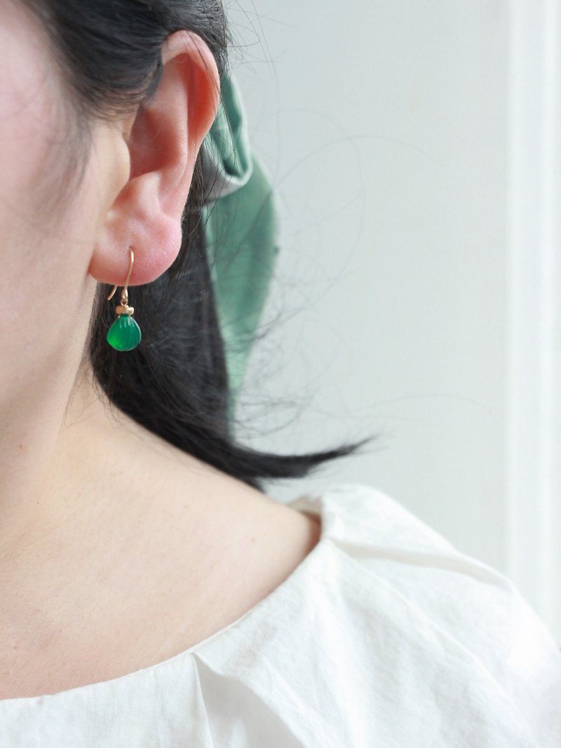 Green Chalcedony Ocean Shell New Chinese Style 14Kgf Gold-plated Earrings - ต่างหู - คริสตัล สีเขียว