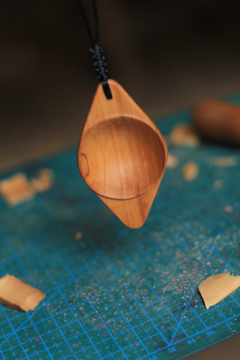 Yi Ranzhi original design, fully hand-carved and made | Old cypress wood shuttle spoon, a plaything hand-held piece - Charms - Wood 