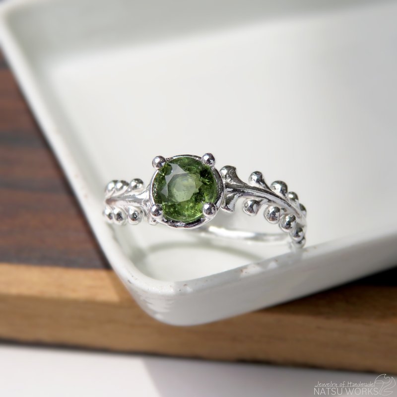 Green Tourmaline Botanical Ring - แหวนทั่วไป - เครื่องเพชรพลอย สีเขียว