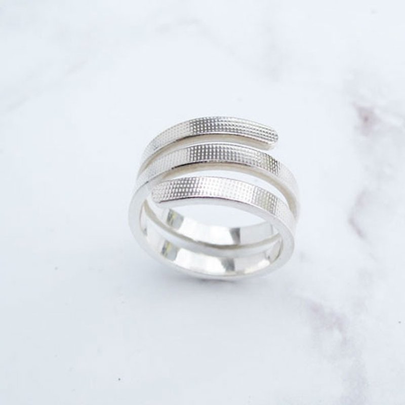 Big staff Taipa [manual × custom × DIY] spiral embossed sterling silver male ring master custom - แหวนทั่วไป - เงินแท้ สีเงิน