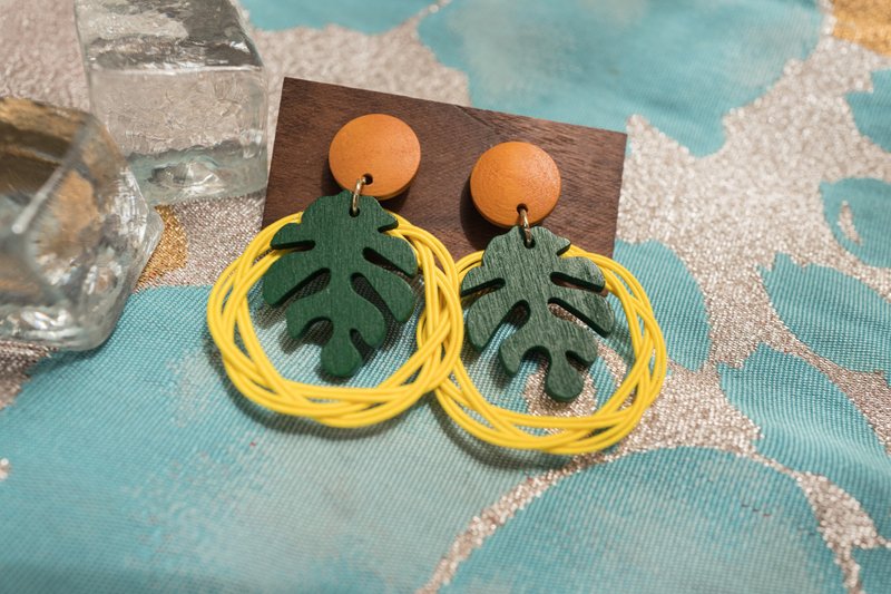 夏日戀情龜背芋鏤空Mizuhiki環耳環/耳夾│朝陽 - 耳環/耳夾 - 木頭 黃色