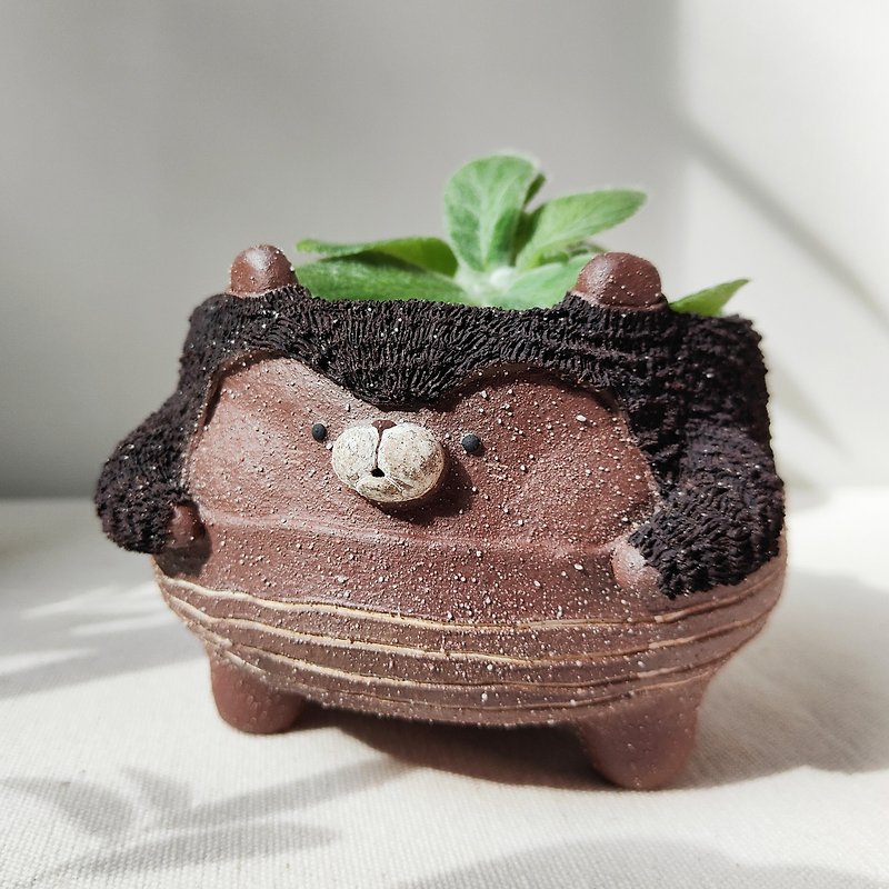 ดินเผา เซรามิก - Hugo the planter. Handmade terracotta pot with drainage hole.