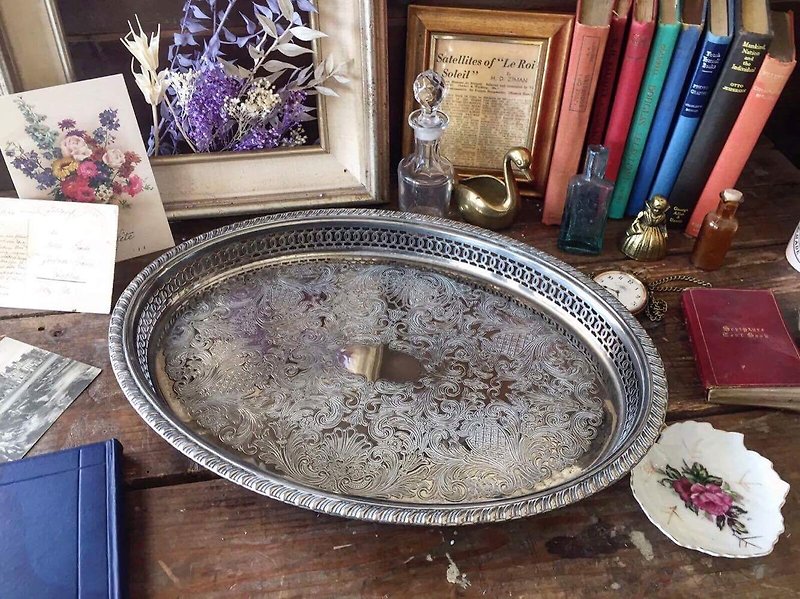 British antique silver-plated carved oval tray (large) (JS) - ของวางตกแต่ง - โลหะ สีเงิน