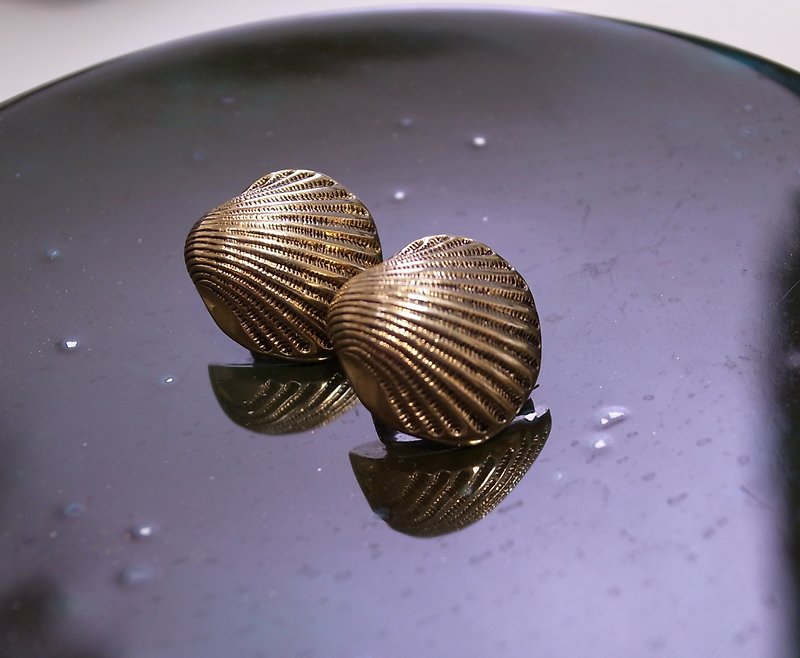 復古海之貝夾式耳環 - 耳環/耳夾 - 塑膠 金色