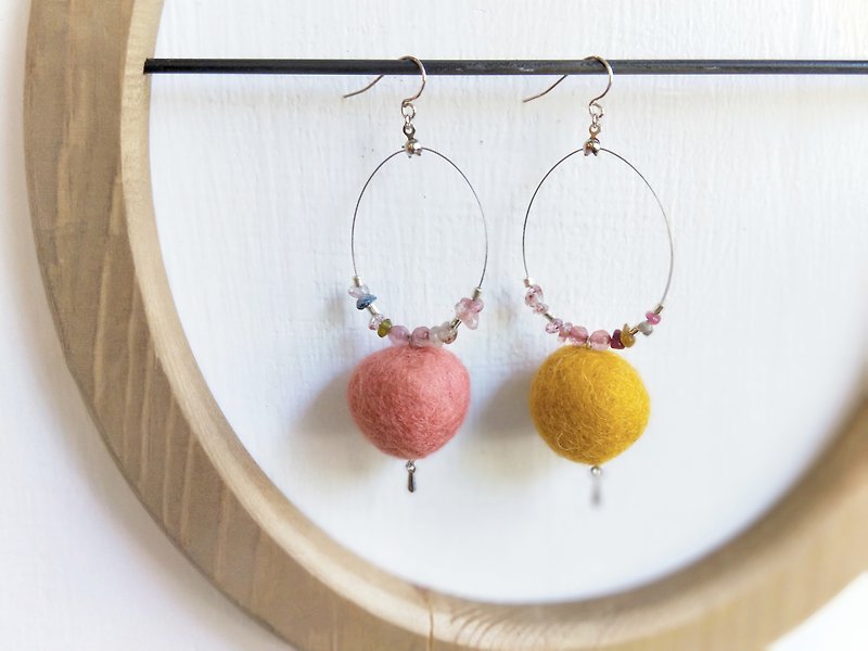 - Un Jess Cadeau - Wool felt ball dangling hand made earrings - Earrings & Clip-ons - Other Materials Multicolor